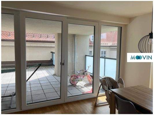 Ansicht II: Wohn- und Esszimmer mit offenem Küchenbereich