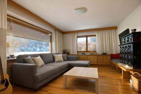 Wohnzimmer mit Einrichtungsvorschlag KI