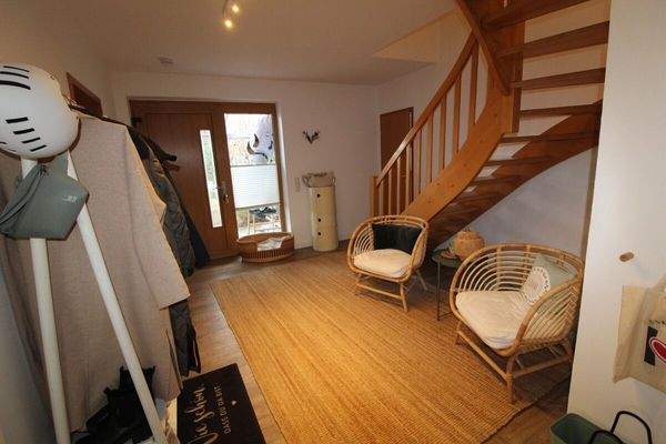 Flur - Treppe ins OG