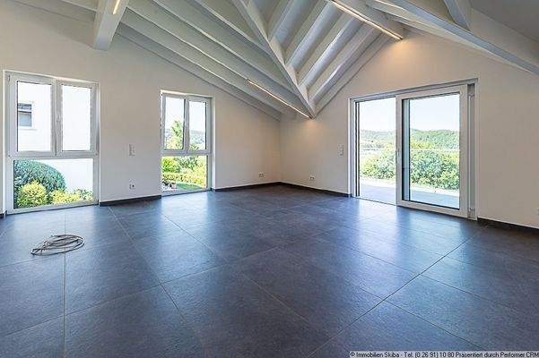 Wohnbereich mit Balkonzugang