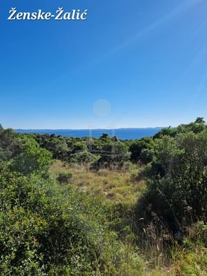 Baugrundstück nur 180 m vom Meer entfernt auf der Insel Vir