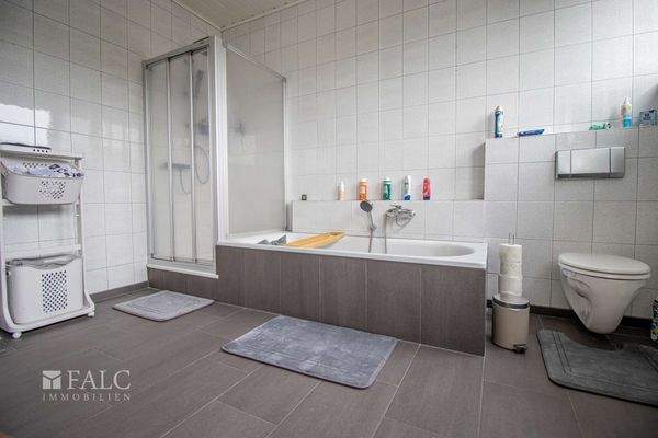 Modernes Badezimmer