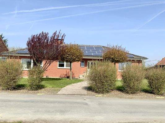 mit Photovoltaikanlage