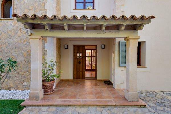 Mediterraner Wohntraum – Familienvilla mit großzügigem Garten in Nova Santa Ponsa