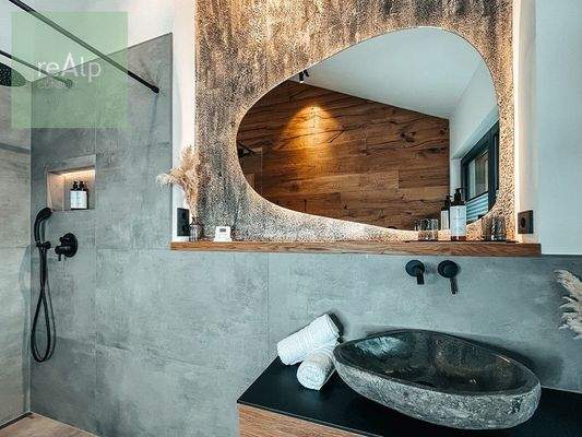 Feinstein und aufwendiges Design in den Bädern