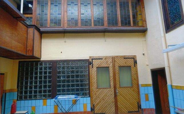 Innenhof Zugang zu re. Gewerberäumen