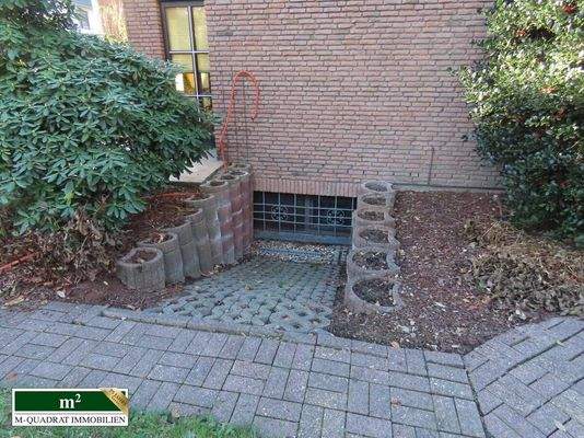 Gesichertes Kellerfenster