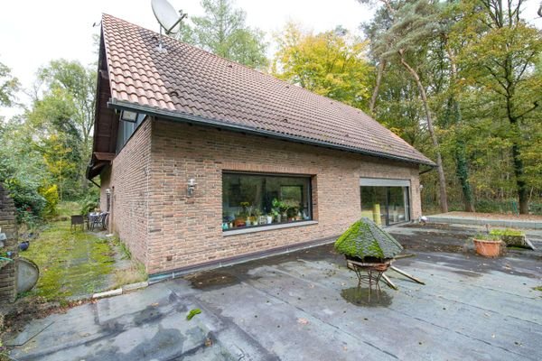 Vorderansicht m. Terrasse