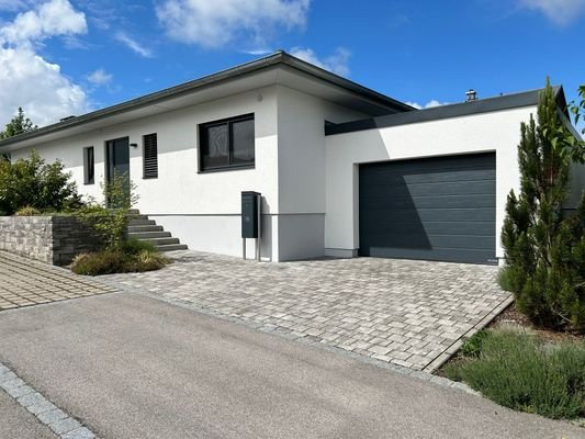 Garage mit Eingangsbereich.JPEG