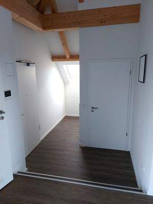 Blick zum Eingangsbereich mit Gäste-WC