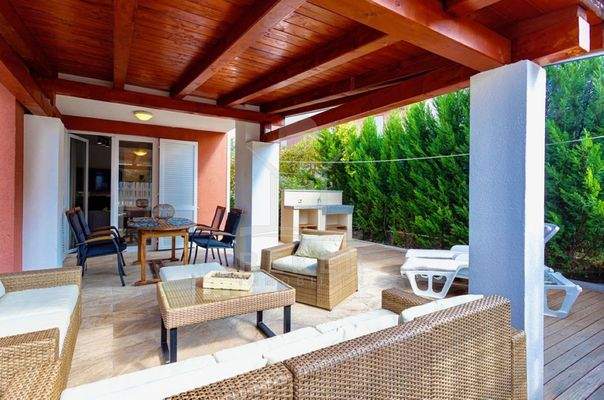 Einladende Terrasse für entspannte Stunden