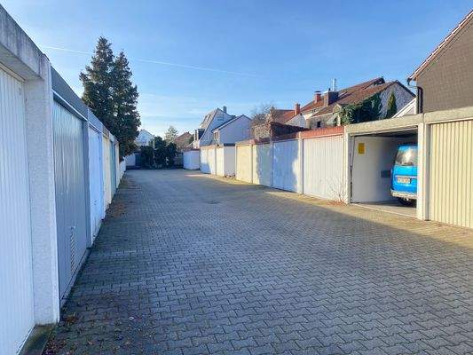 Garagen nur wenige Meter vom Haus entfernt