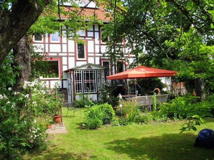 Einziehen und wohlfühlen! 1,5-Zimmer-DG Wohnung mit Blick über Göttingen zu vermieten.