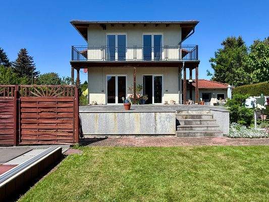 Hausansicht vom Garten