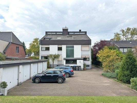 Rückansicht mit Garage