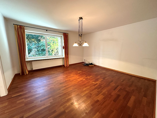 ...zum Ess-/TV-Zimmer