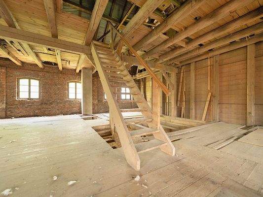 Treppe in das Dachgeschoss