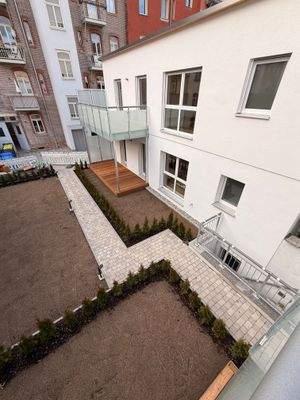 Blick vom Balkon auf den Neubau