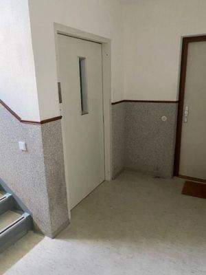 Hausflur mit Lift