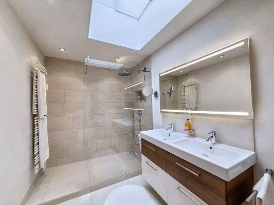 modernes Tageslichtbad