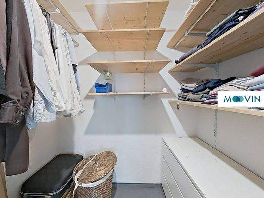 Begehbarer Kleiderschrank