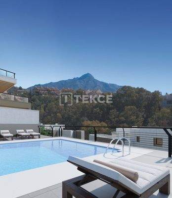Lakeside Apartments with Panoramic Views in Marbella