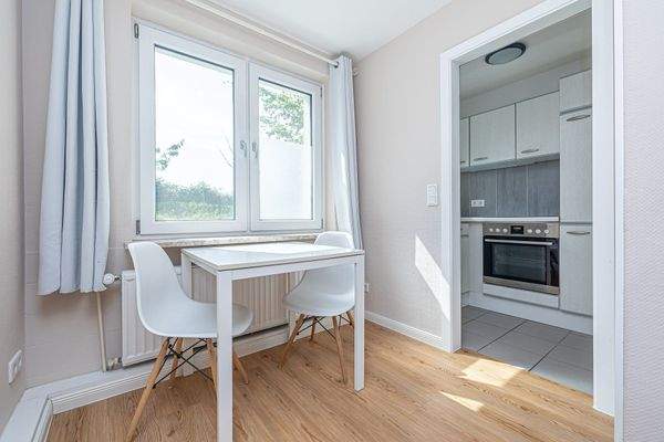 Sitzbereich + Küche Praxis/ Whg. 6