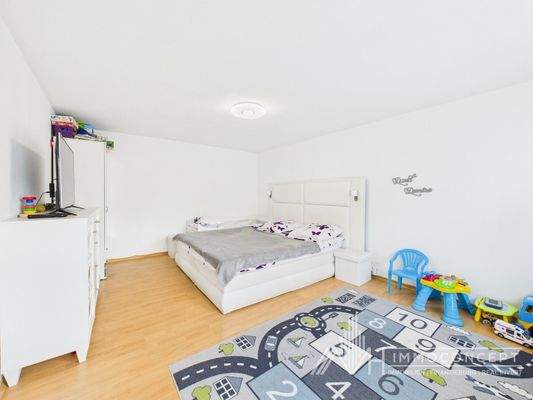 CAM04062G0-PR0045-STILL011