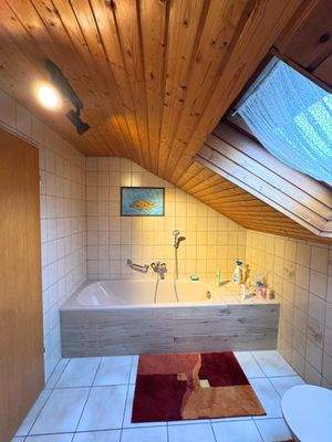 DG Bad mit Badewanne