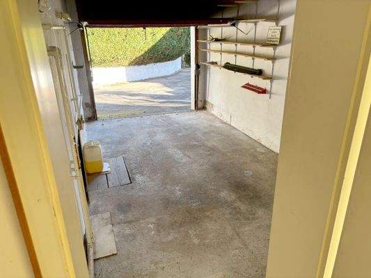 Garage mit Betonwänden