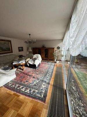 33 Wohnzimmer - im Boden eingelassene Heizung