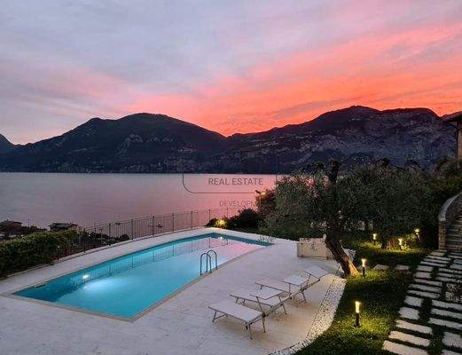 Historisches Gebäude mit 7 Luxusapartments und Pool in Brenzone sul Garda - Gardasee