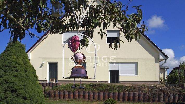 Hausansicht auf dem Garten |  Terrasse der EG-Wohnung