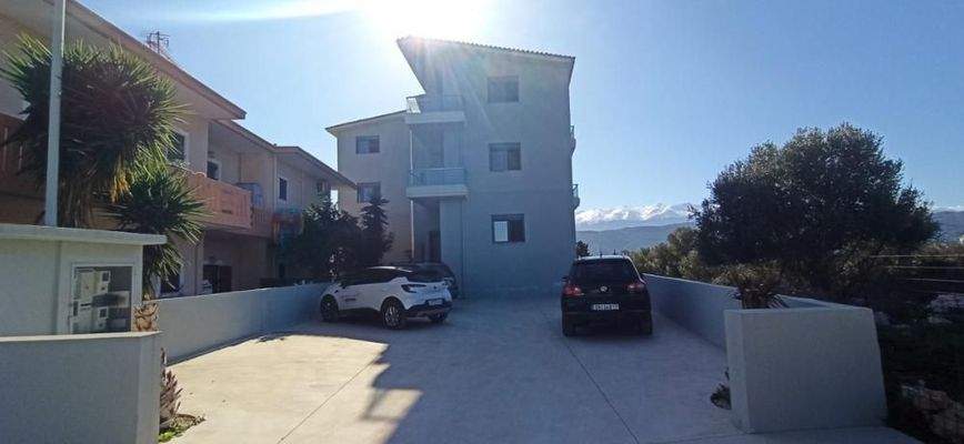 Kreta, Vlites: Modernes Apartment in der Nähe des Zentrums von Chania zu verkaufen