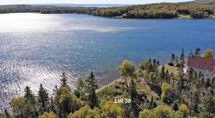 Cape Breton - Bras d`Or Lake - Tolles See-Ufergrun