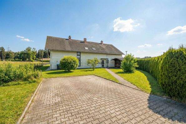 Wohnhaus 2 vermietete Einheiten - Sommer