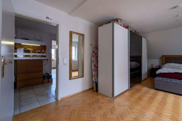 Schlafrzimmer, viel Platz für Schrank