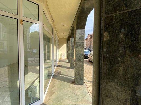 überdachter Außenbereich Wiesestraße.jpg