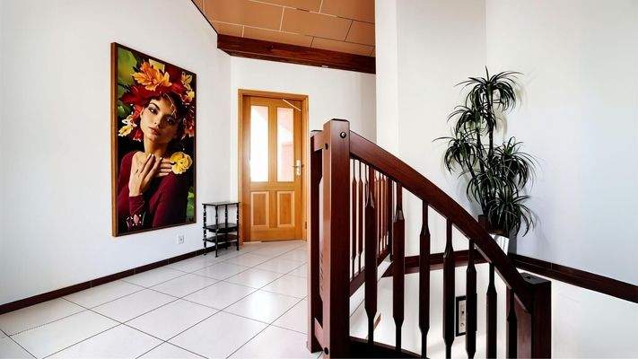 Flur oben mit Treppe