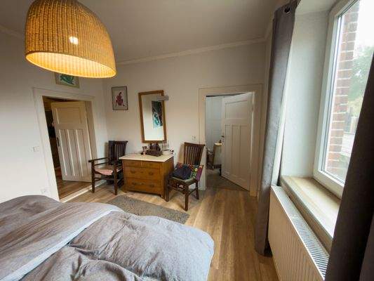 Schlafzimmer mit Ankleidezimmer