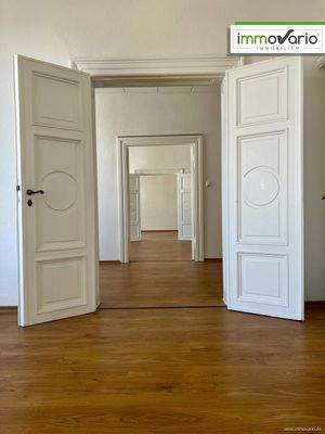 Durchblick von Zimmer 3 zu Zimmer 6 