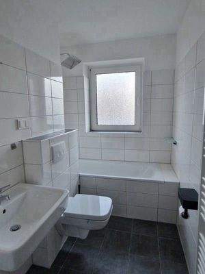 5 Tageslichtbad mit Wanne