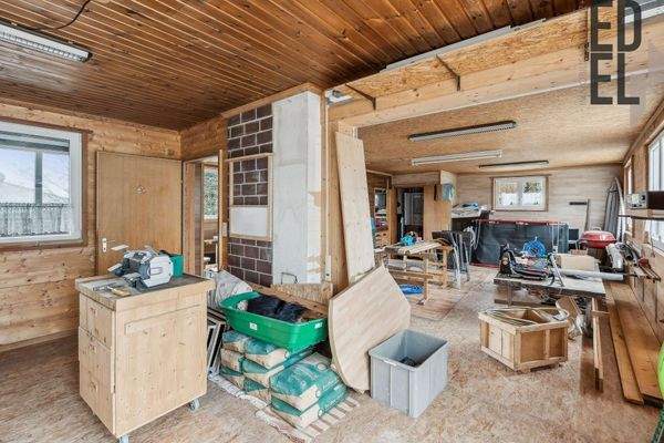 Nachbargebäude, Werkstatt