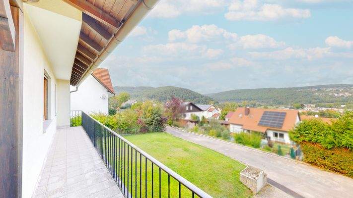 Balkon mit Vorgarten