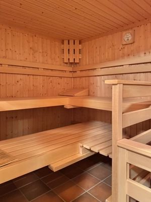 hochwertige Sauna inklusive