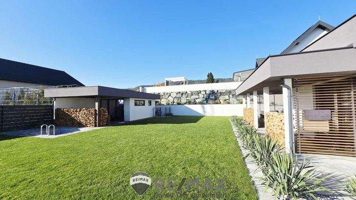 04 Garten mit kleinem Pool