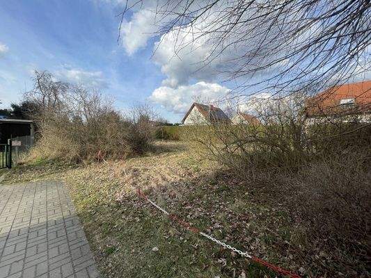 Zufahrt ins Grundstück