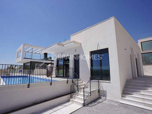 Modern Detached House with Pool and Mountain Views in Polop