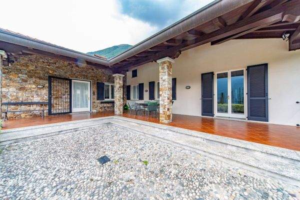 Außenansicht der Villa