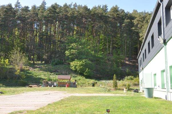 =?UTF-8?Q?Blick_auf_das_Grundst=C3=BCck?=